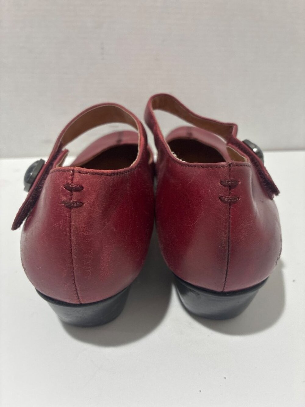Taos woman’s Mary Jane heels shoes color red leather size 7 - Picture 3 of 8